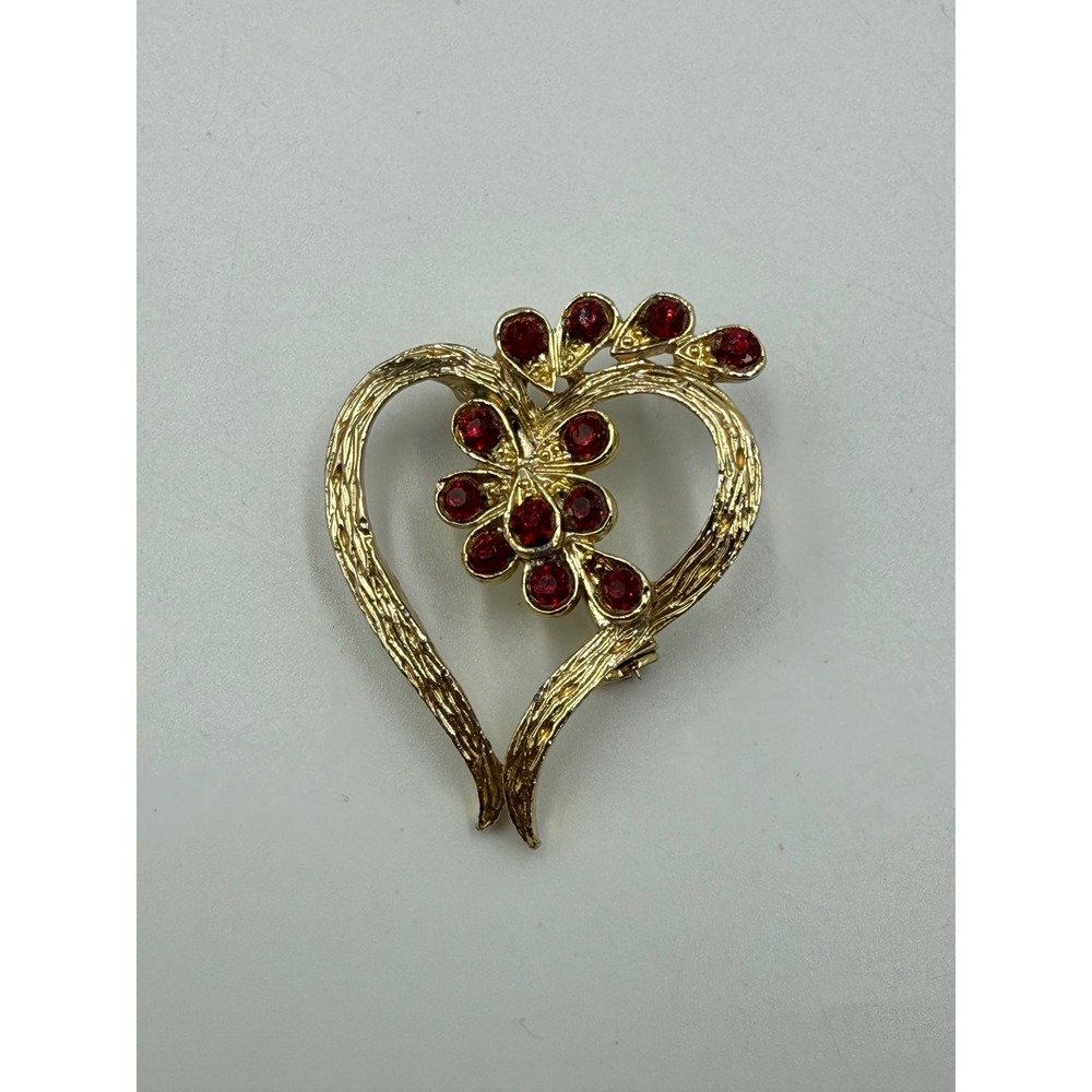 Gerrys Vintage Gold Tone Red Rhinestone Heart Flower Brooch Pin Texture Romantic